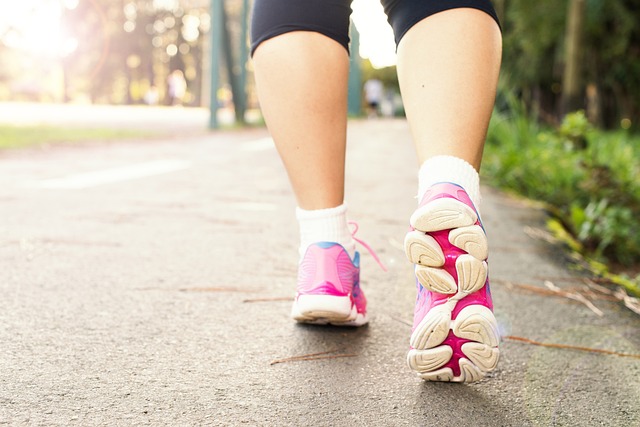 The Surprising Health Benefits of Walking: Exploring the Science Behind this Simple Exercise